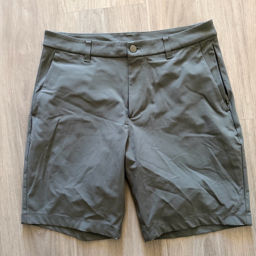 Lululemon ABC Classic-Fit Shorts - Picture 2 of 2